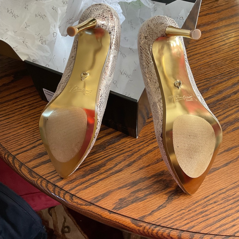 Shoes - Picture 2 of 2